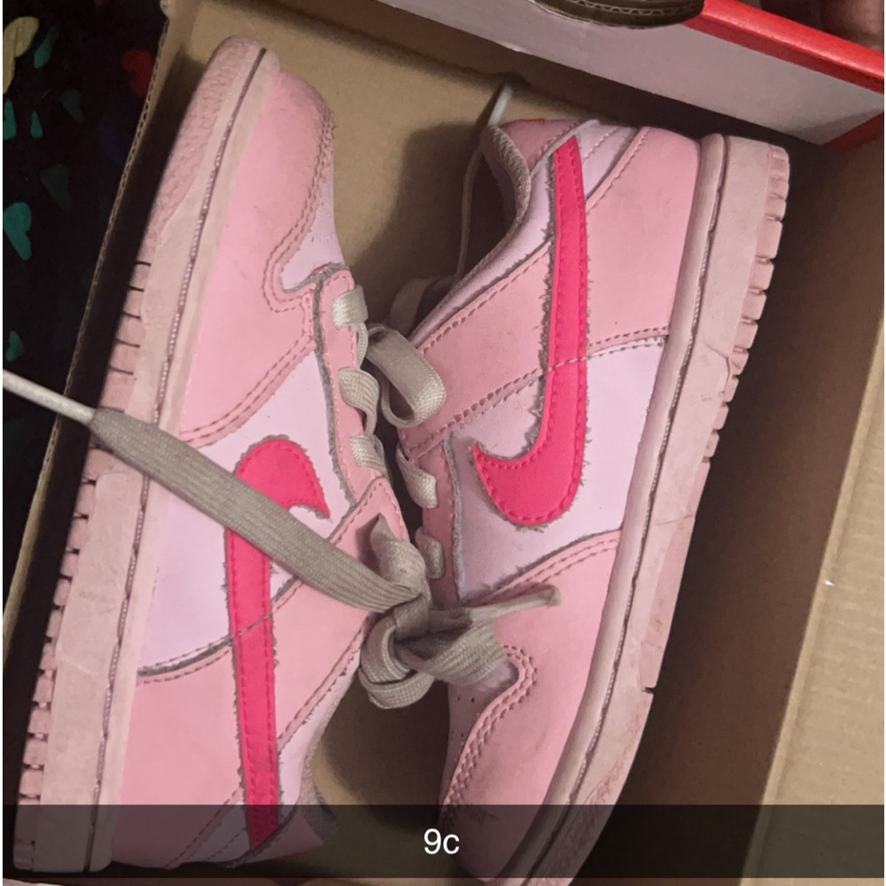 Gently used can send video if needed .No crease Most sipped off.New shoe strings